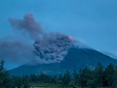 Geology Makes the Mayon Volcano Visually .
